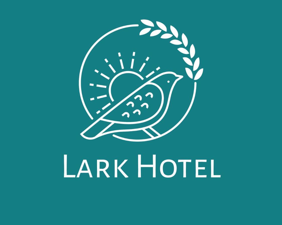 Lark Hotel Дар-ес-Салам Екстер'єр фото